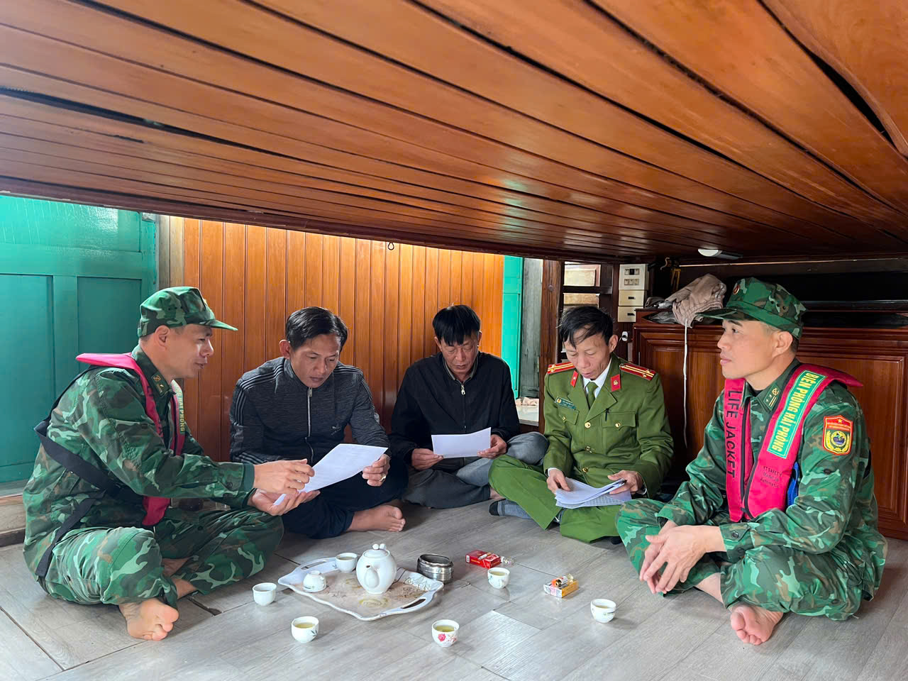 Huyện Bạch Long Vĩ: Tăng cường công tác quản lý vũ khí, vật liệu nổ, công cụ hỗ trợ, pháo và “đèn trời” trong dịp Tết Nguyên đán Ất Tỵ 2025